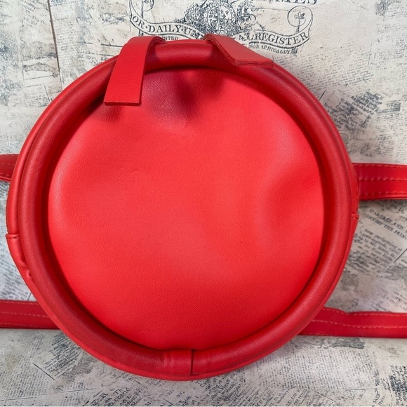 HOZEN Belt Bag in Rouge - sustainably crafted - Picture 2 of 11